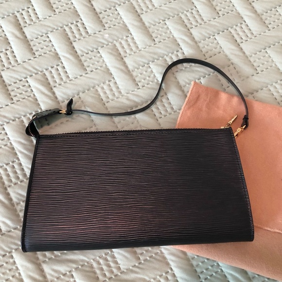 💯Authentic Louis Vuitton Epi Leather Pochette - Picture 4 of 9